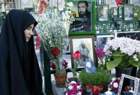 چه عيدها كه در كنار مزارتان تحويل ميشود چه عيدها كه در كنار مزارتان تحويل ميشود