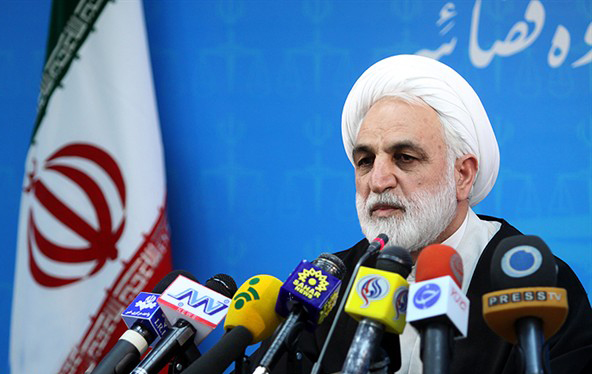 دختر وزیر با کارت شرکت فني مهندسي پوشاک وارد کرد دختر وزیر با کارت شرکت فني مهندسي پوشاک وارد کرد