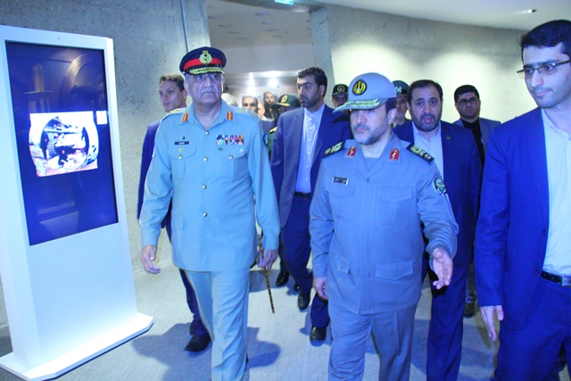 بازدید رئیس ستاد ارتش پاکستان از موزه انقلاب اسلامی و دفاع مقدس
