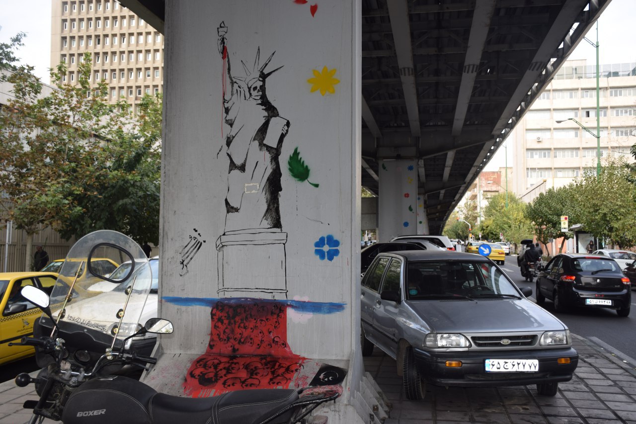 گرافیتی‌های ضدآمریکایی در تهران +عکس