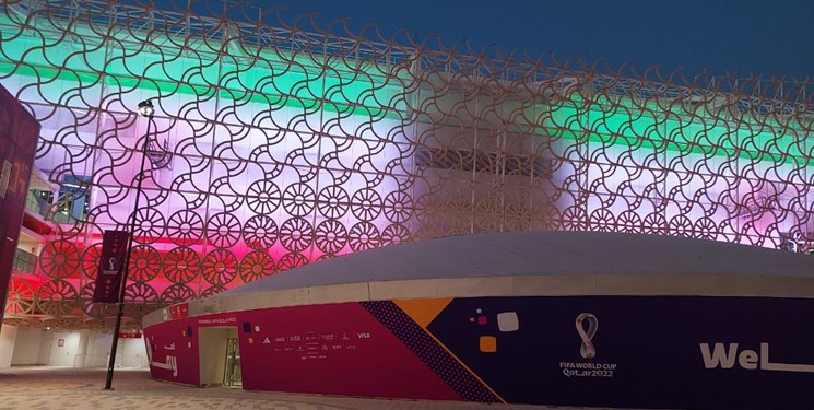 پرچم ایران در نمایشگر‌های ورزشگاه قطری