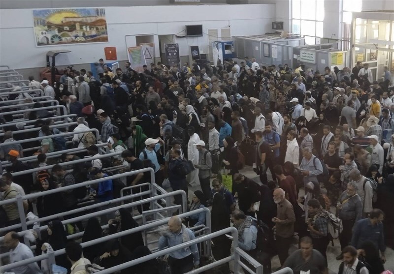 ازدحام زائران عتبات در مرز مهران برای ورود به عراق