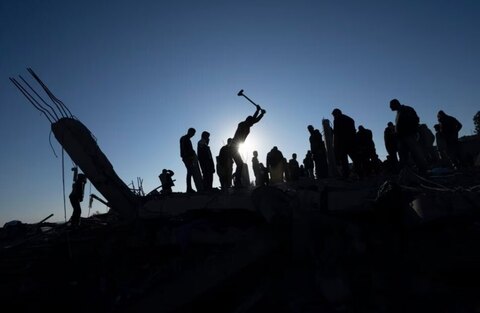 جستجوی آوارهای بمباران در نوار غزه