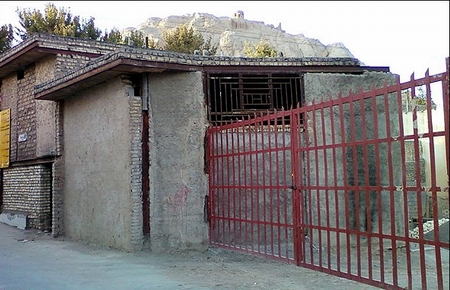 هتلی بر روی آتش