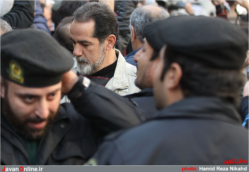 حضور سعید سهیلی، کارگردان فیلم "گشت ارشاد" در میان موافقان فیلم