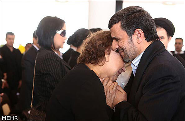 رفتارهاي احمدي‌نژاد نشانه چيست؟!