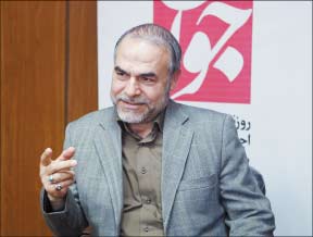 وحشت از جهان‌خواران و اعتقاد به  «وكالت فقيه» كجايش  خط امام است؟!