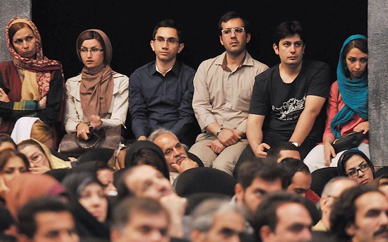 وقتی داور جشن به همکارش سکه می دهد!