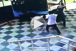 برخورد اتوبوس با عابر پیاده(18+)