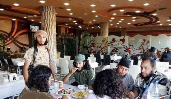تصاویر مردانی که برای اولین بار شهر دیده‌اند!