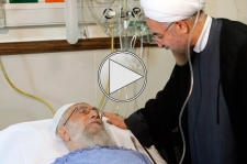 عیادت رئیس‌جمهور از رهبر انقلاب پس از انجام عمل جراحی