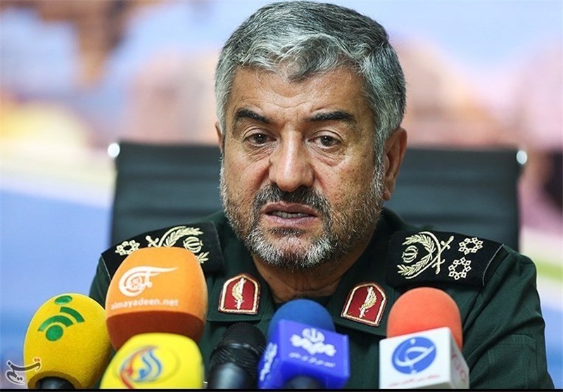 امروز آل‌سعود سپر بلای صهیونیست‌هاست/ ایران در عرصه دفاع و امنیت با مشکلی مواجه نیست