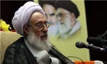 مطرح کردن شورای رهبری خلاف قانون است