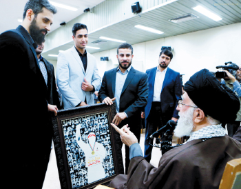 انگشتر آقا از تمام مدالهایم باارزشتر است انگشتر آقا از تمام مدالهایم باارزشتر است