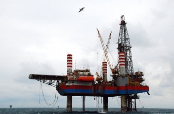 جابجایی 46 دكل حفاری خشكی در مناطق مختلف كشور