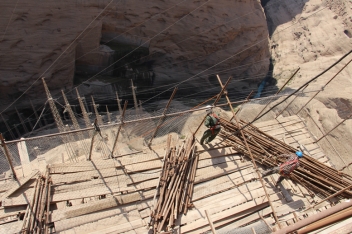 یکی از بزرگترین سازه های داربستی جهان برچیده می شود