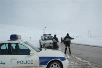 محدودیت ترافیکی در محورهای کردستان/ خودروها مجهر به زنجیر چرخ باشند