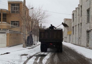 رفت و آمد تریلر در راه های کردستان ممنوع شد/برف راه 300 روستا را بست