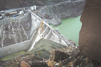 اظهار بی‌اطلاعی وزیر نیرو و معاونانش از آبگیری سد داریان