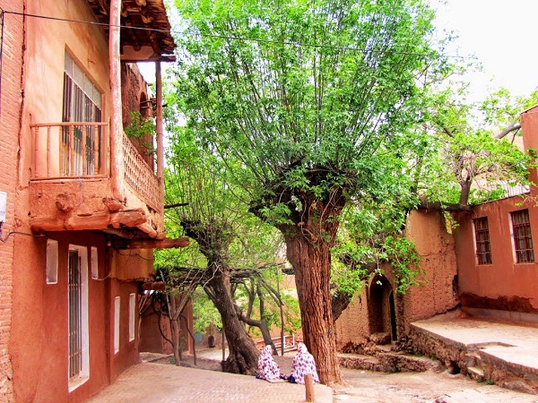 ابیانه، شکوه معماری بومی در دل کوه ابیانه، شکوه معماری بومی در دل کوه