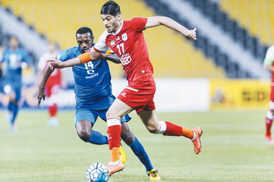 مرگ و زندگي الهلال در دست تراکتور مرگ و زندگي الهلال در دست تراکتور