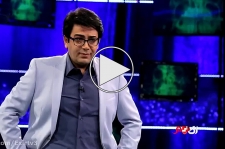 رفتار تحقیرآمیز فرزاد حسنی با مهمان برنامه‌اش