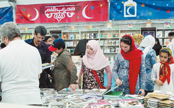 ادبيات ايران حامل پيام صلح و دوستي است ادبيات ايران حامل پيام صلح و دوستي است