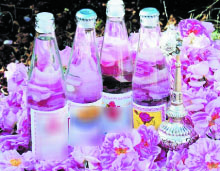 عطر خوش رمضان با گلاب شفا‌بخش روح و روان