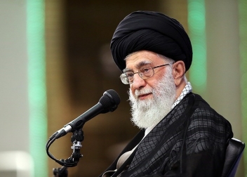 تا جان در بدن دارم با اعتماد به مردم مقابل امریکا میایستم تا جان در بدن دارم با اعتماد به مردم مقابل امریکا میایستم