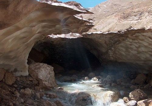 غار یخی چما بزرگترین منبع آب شیرین ایران غار یخی چما بزرگترین منبع آب شیرین ایران