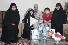 دیدار حاج قاسم سلیمانی با خانواده فرمانده فاطمیون