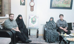 حاج حسين عاقبت دست حاج رضا  را گرفت