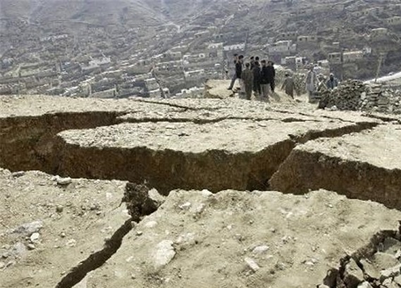 شكاف ديوارها، روستاي کوه سفيد را در ليست جابجايي قرار داد