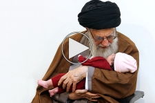 حاشیه‌های دیدنی دیدار فرزندان شهدای مدافع حرم با رهبر انقلاب