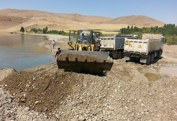 غارت شن و ماسه رودخانه هاي لرستان در سايه الطاف قوانين غارت شن و ماسه رودخانه هاي لرستان در سايه الطاف قوانين