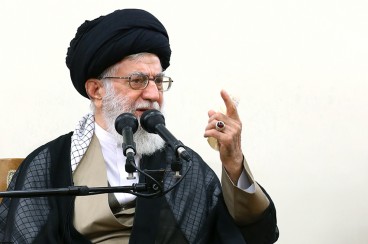 با مردم همدردی کنید؛ مردم احساس کنند همان رنجی که او می برد شما هم می برید
