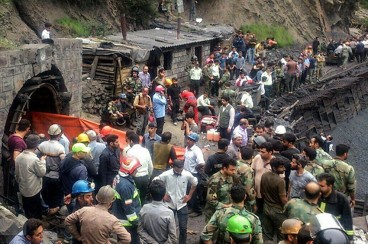 تلاش برای نجات معدنچیان آزادشهر