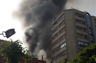 فیلم حریق گسترده طبقه سوم پاساژ مهستان در میدان انقلاب