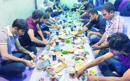 اتلاف هزينه يك سال  زندگي فقرا در يك شب افطار