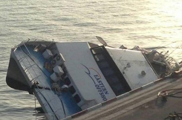 فیلم غرق شدن کشتی مسافربری دنا در کیش