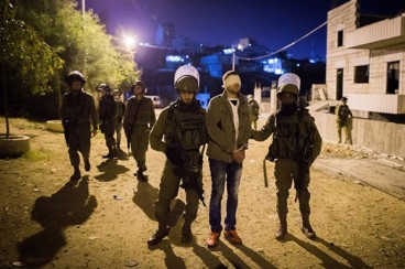 یورش شبانه نظامیان صهیونیستی به فلسطینیان