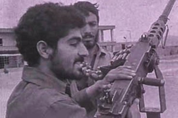 فیلمی دیده نشده از حضور سردار سلیمانی در جبهه