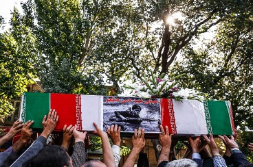 تشییع پیکر شهید حسن جنگجو پس از ۳۴ سال