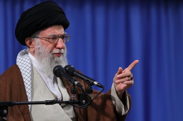 رهبر انقلاب: دیدید رئیس دولت آمریکا گفت ملت ایران تروریست است!