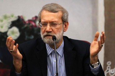 لاریجانی: صندلی خودروهای ایرانی استاندارد نیست و گاهی کمردرد می‎گیریم!