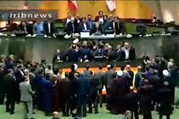 تنش در مجلس هنگام سخنرانی رئیس کل بانک مرکزی