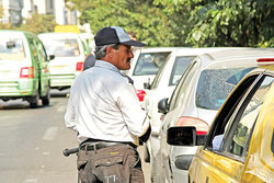 مردم به پارکبان‌های متخلف، پول زور ندهند