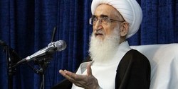 مردم گرفتار گرانی و بیکاری هستند/ مسئولان حول محور ولایت فقیه حرکت کنند