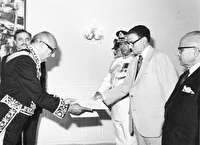 قربانی ذات ملوکانه در روز‌های خطر!