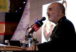 دفاع مقدس مشق مقاومت اسلامی در برابر قدرت‌های استکباری است